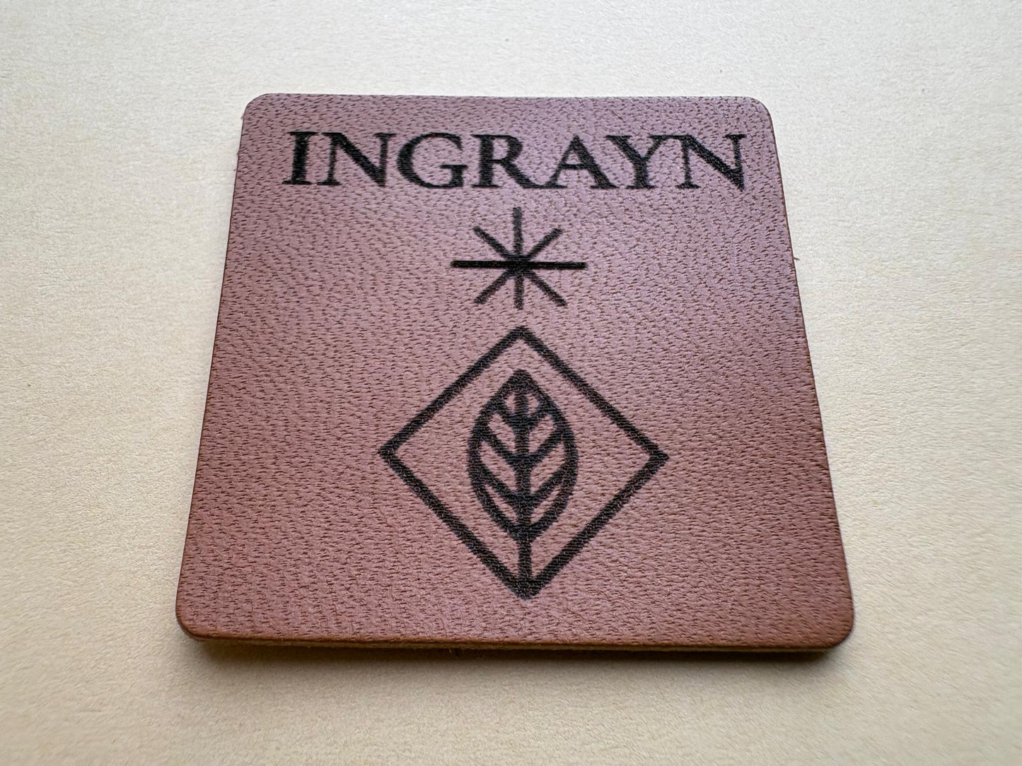 Groot leren label vierkant met ontwerp ingrayn